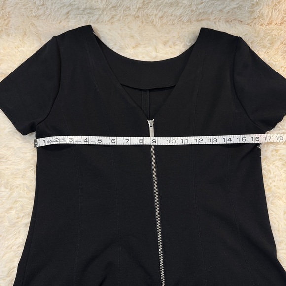 Banana Republic Black Skater Knit Ponte Dress Short Sleeve Exposed Zip Size 10 - Picture 4 of 8